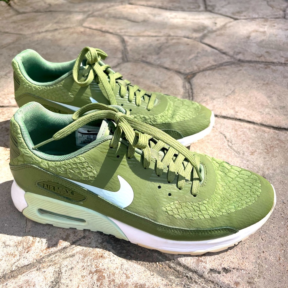 Nike Air Max sneakers, green, size 9
